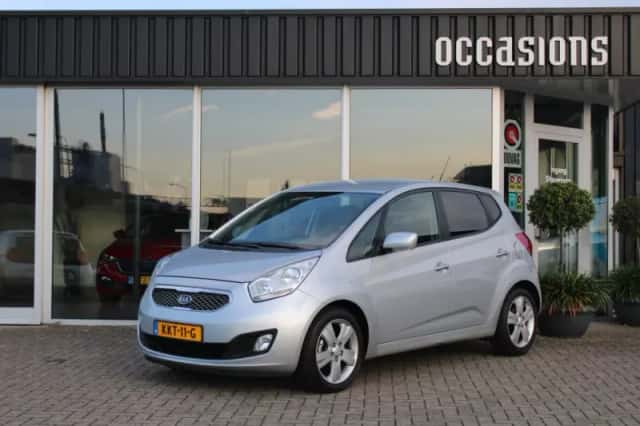 Kia Venga (2010) thumbnail 4