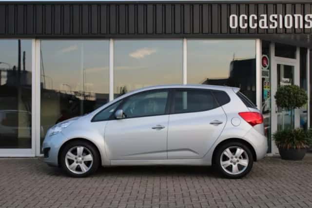 Kia Venga (2010) thumbnail 5