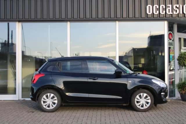 Suzuki Swift (2018) thumbnail 2