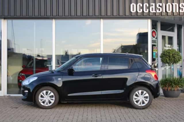 Suzuki Swift (2018) thumbnail 5