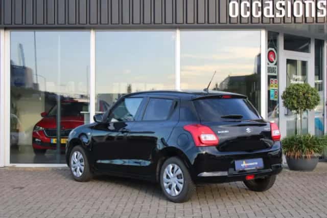 Suzuki Swift (2018) thumbnail 6