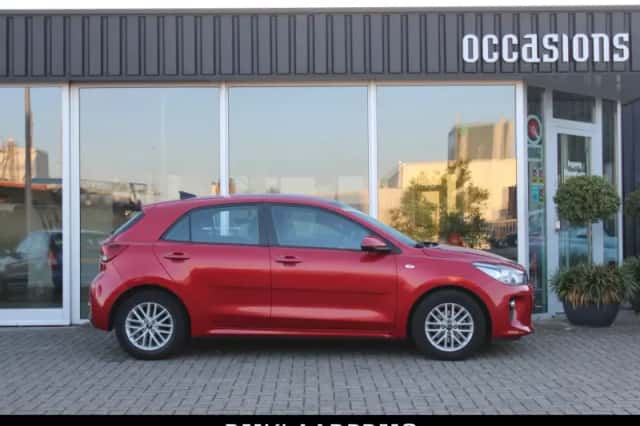 Kia Rio (2018) thumbnail 2