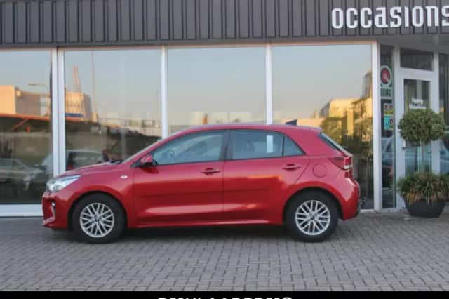 Kia Rio (2018) thumbnail 5