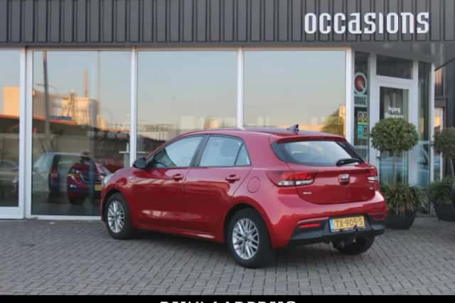 Kia Rio (2018) thumbnail 6