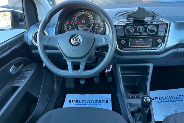 Volkswagen Up! (2019) thumbnail 3