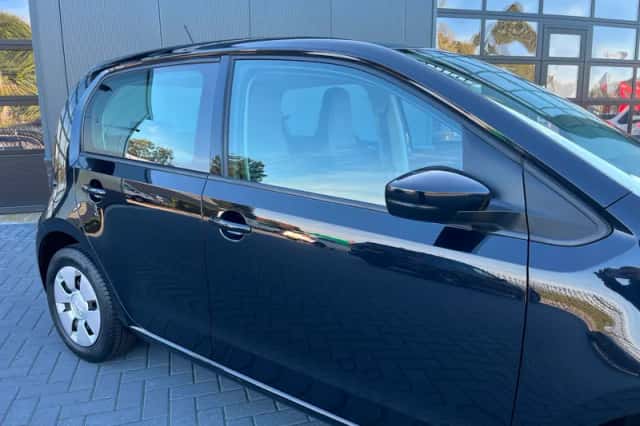 Volkswagen Up! (2019) thumbnail 6