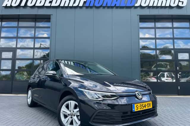 Volkswagen Golf (2023) thumbnail 1
