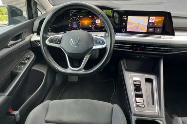 Volkswagen Golf (2023) thumbnail 3