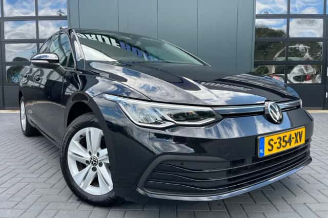 Volkswagen Golf (2023) thumbnail 4