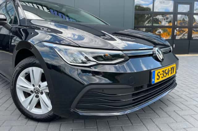 Volkswagen Golf (2023) thumbnail 5