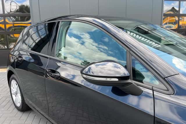 Volkswagen Golf (2023) thumbnail 6