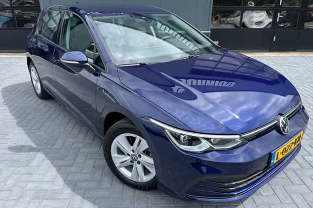 Volkswagen Golf (2021) thumbnail 2