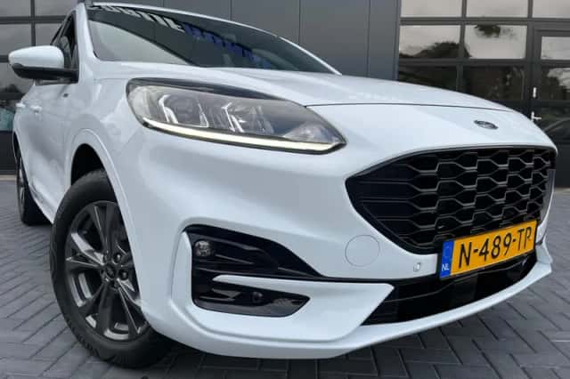 Ford Kuga (2022) thumbnail 2