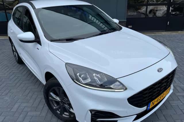Ford Kuga (2022) thumbnail 3