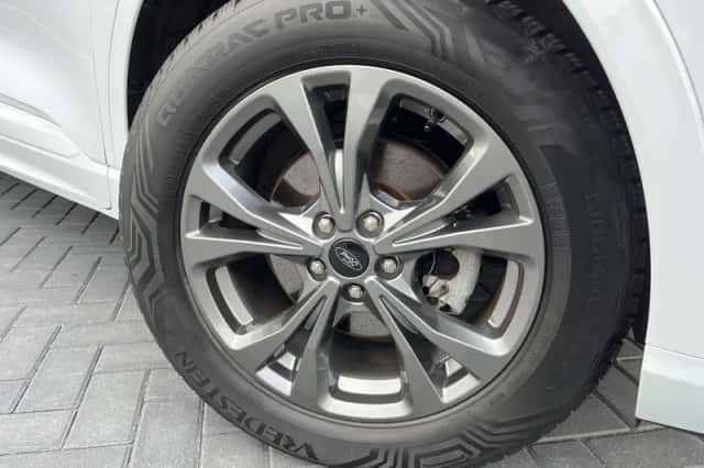 Ford Kuga (2022) thumbnail 4