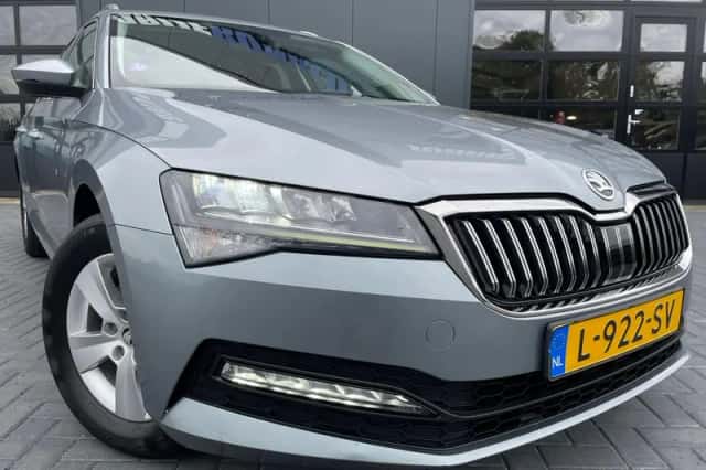 Škoda Superb (2021) thumbnail 2