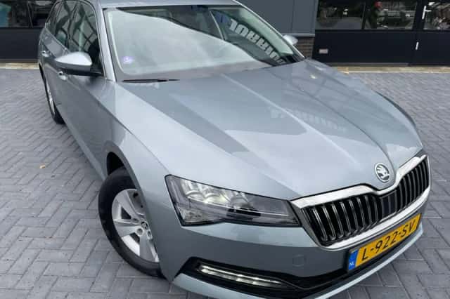 Škoda Superb (2021) thumbnail 3