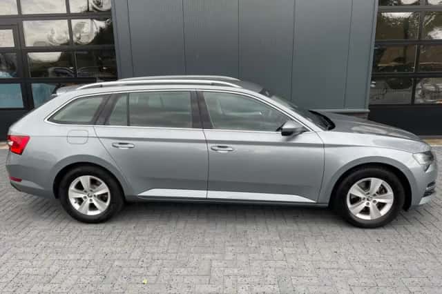 Škoda Superb (2021) thumbnail 6