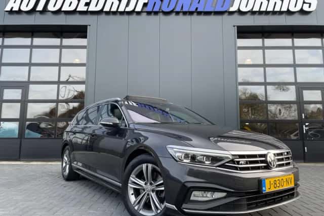 Volkswagen Passat (2020) thumbnail 1