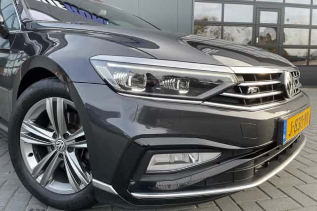 Volkswagen Passat (2020) thumbnail 3