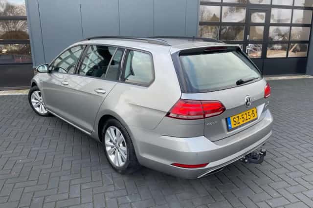 Volkswagen Golf (2018) thumbnail 2
