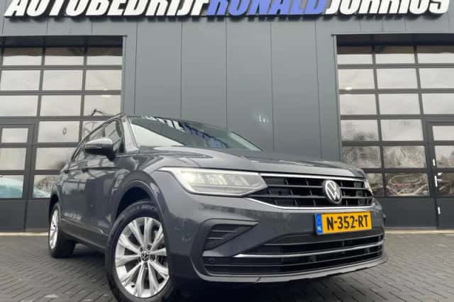Volkswagen Tiguan (2021) thumbnail 1