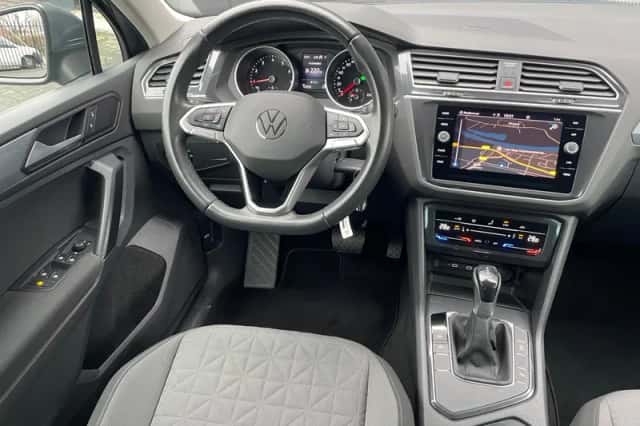 Volkswagen Tiguan (2021) thumbnail 3