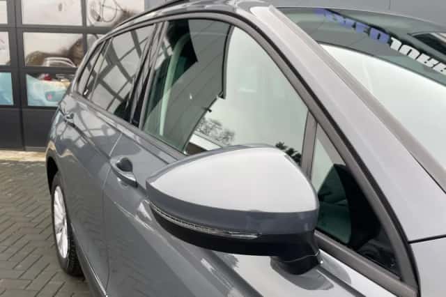 Volkswagen Tiguan (2021) thumbnail 6