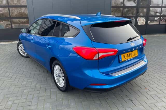 Ford Focus (2021) thumbnail 2