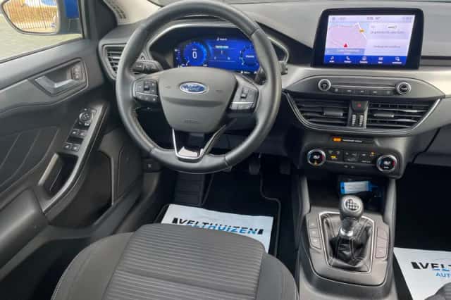 Ford Focus (2021) thumbnail 3