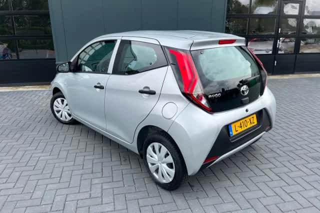 Toyota Aygo (2021) thumbnail 2