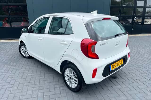 Kia Picanto (2021) thumbnail 2