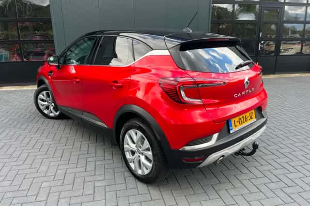 Renault Captur (2021) thumbnail 2