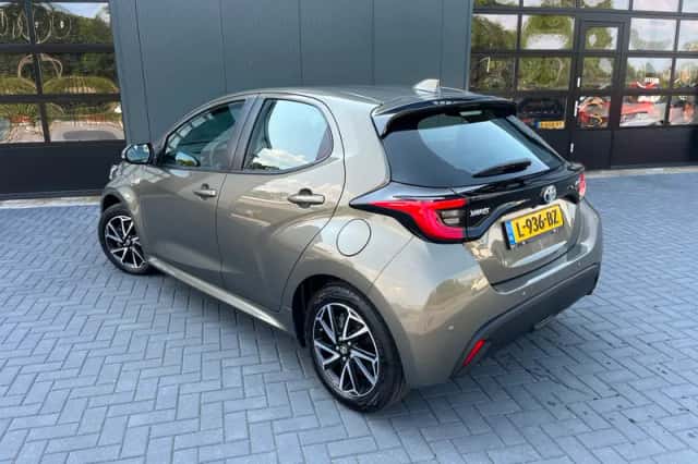 Toyota Yaris (2021) thumbnail 2