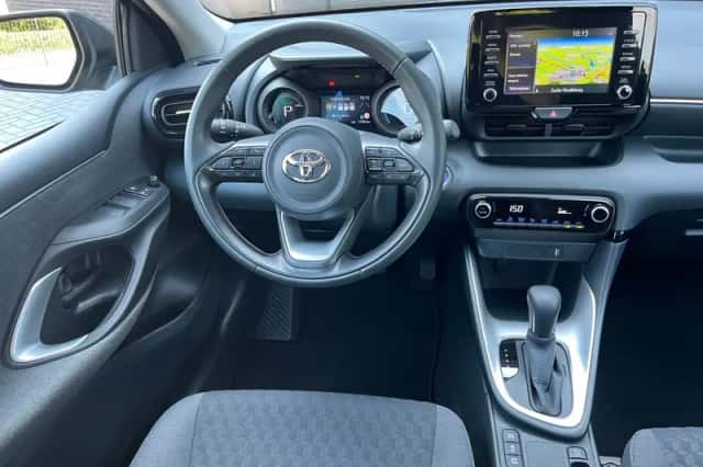Toyota Yaris (2021) thumbnail 3