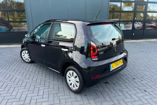 Volkswagen Up! (2021) thumbnail 2