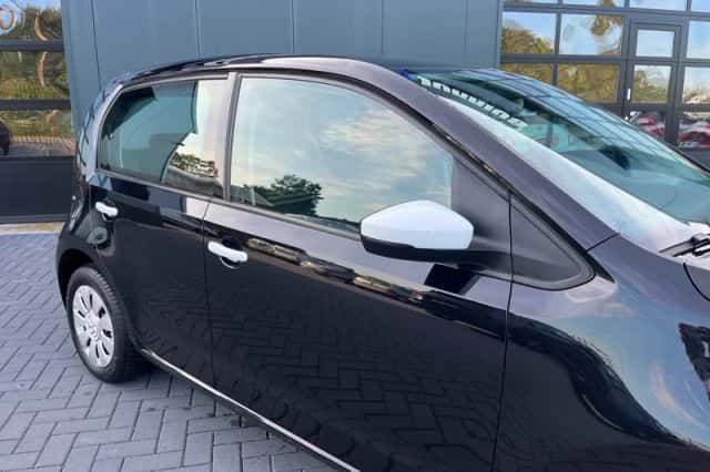Volkswagen Up! (2021) thumbnail 6
