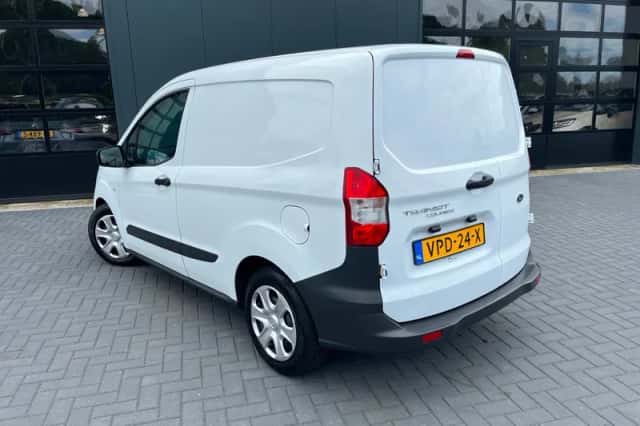 Ford Transit Courier (2022) thumbnail 2