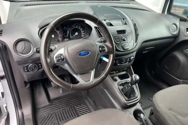 Ford Transit Courier (2022) thumbnail 3