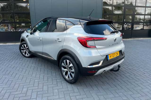 Renault Captur (2020) thumbnail 2