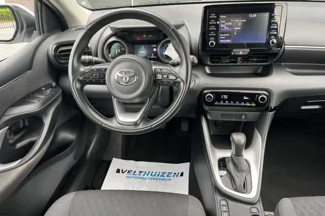 Toyota Yaris (2021) thumbnail 3