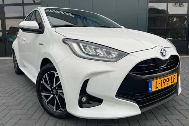 Toyota Yaris (2021) thumbnail 4