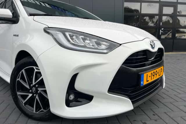Toyota Yaris (2021) thumbnail 5