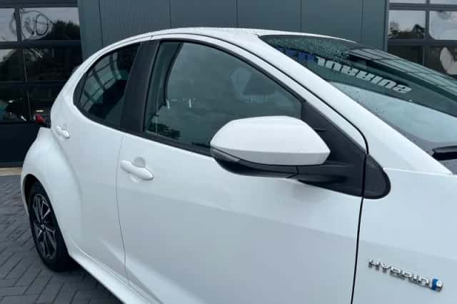 Toyota Yaris (2021) thumbnail 6