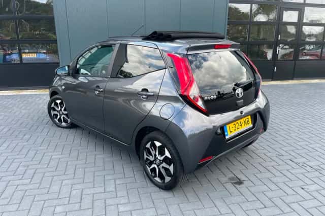 Toyota Aygo (2021) thumbnail 2