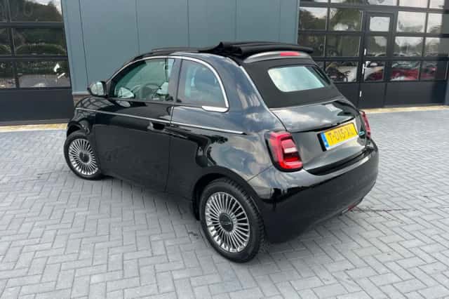 Fiat 500C (2023) thumbnail 2