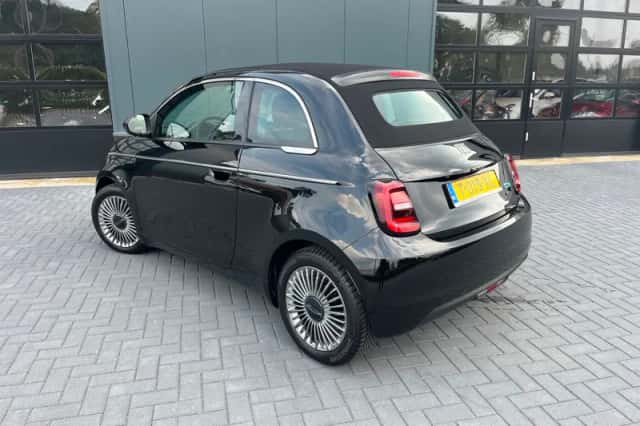 Fiat 500C (2023) thumbnail 3