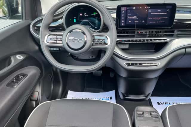 Fiat 500C (2023) thumbnail 4