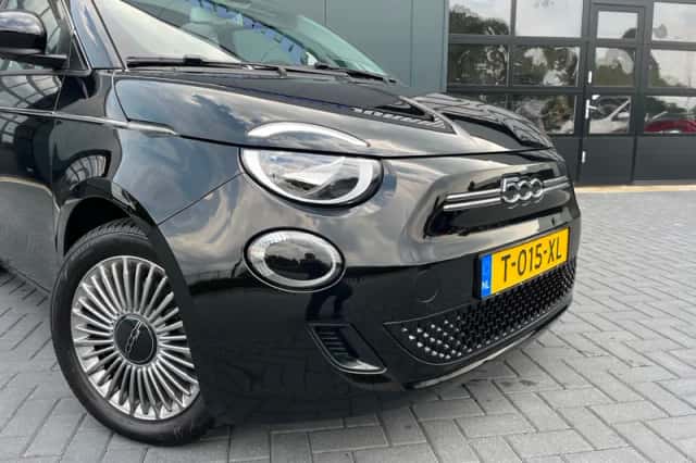 Fiat 500C (2023) thumbnail 6