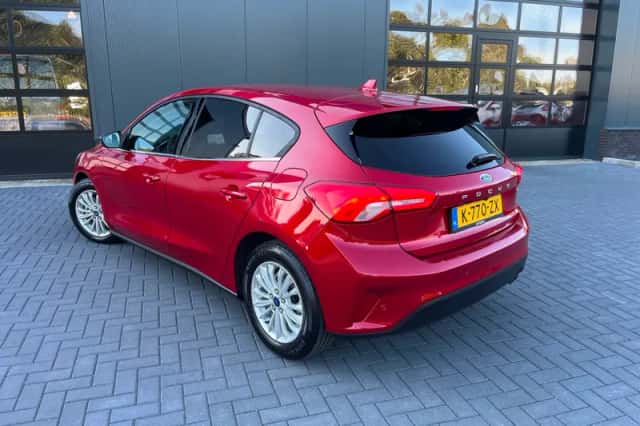 Ford Focus (2021) thumbnail 2